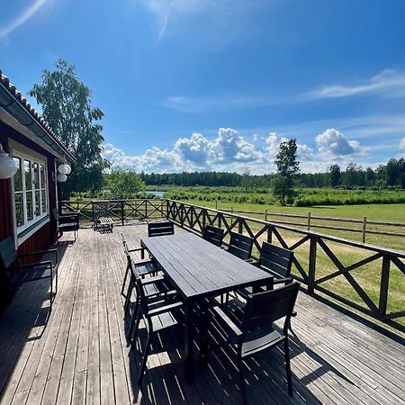 Idylliskt Hus Med Sjoeutsikt. Villa Osthammar Exterior photo