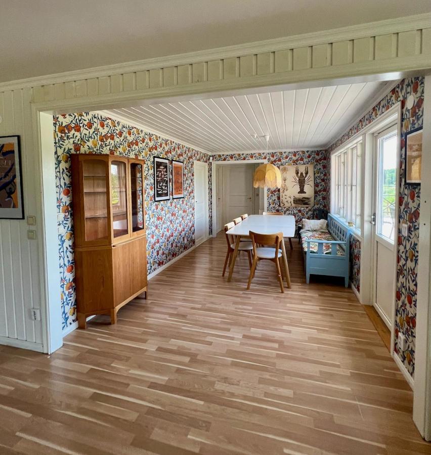Idylliskt Hus Med Sjoeutsikt. Villa Osthammar Exterior photo